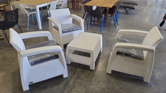 BRAND NEW OPEN BOX 4-PIECE PLASTIC WHITE CONVERSATION SET