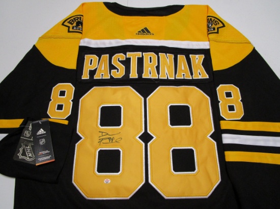 David Pastrnak of the Boston Bruins signed autographed hockey jersey PAAS COA 972