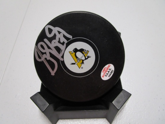 Sidney Crosby of the Pittsburgh Penguins signed autographed logo hockey puck PAAS COA 382