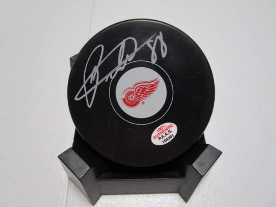 Patrick Kane of the Detroit Red Wings signed autographed logo hockey puck PAAS COA 281