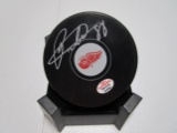 Patrick Kane of the Detroit Red Wings signed autographed logo hockey puck PAAS COA 281