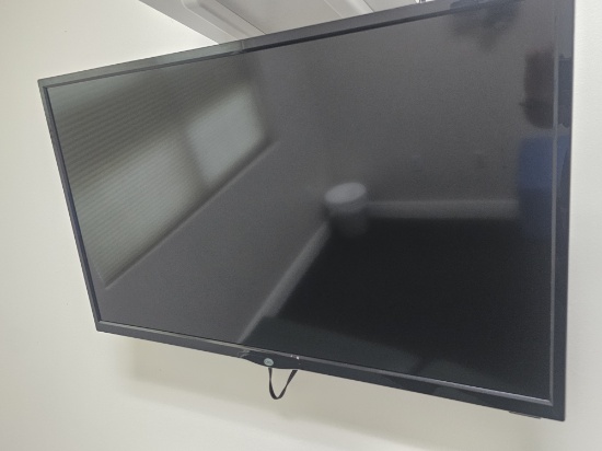 Etec 40" Television with Cantilever Mounting Bracket and Craig DVD Player