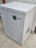 Insignia NS-CZ35WH7 Chest Freezer