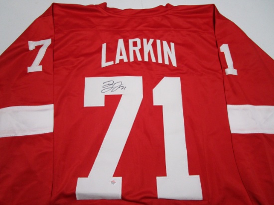 Dylan Larkin of the Detroit Red Wings signed autographed hockey jersey PAAS COA 121