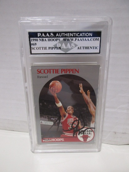 Scottie Pippen of the Chicago Bulls signed auto slabbed sports / collectors card PAAS Sticker 534