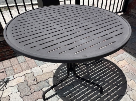 36"R Heavy Metal Table