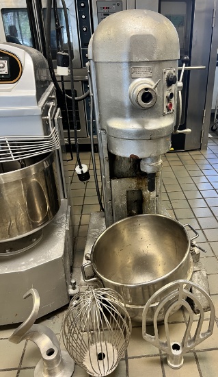Hobart H600T 60Qt Dough Mixer - 2 HP - 3 Phase - Includes S/S Bowl, Hook and Whip