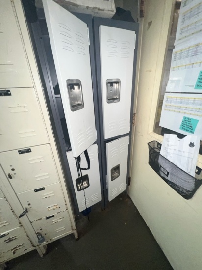 Locker system with 4 half doors