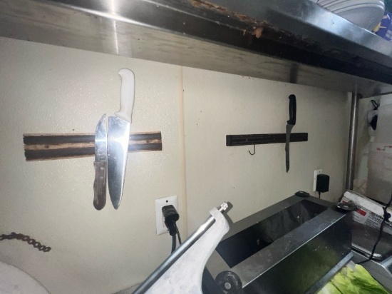 2 Magnetic racks and knives