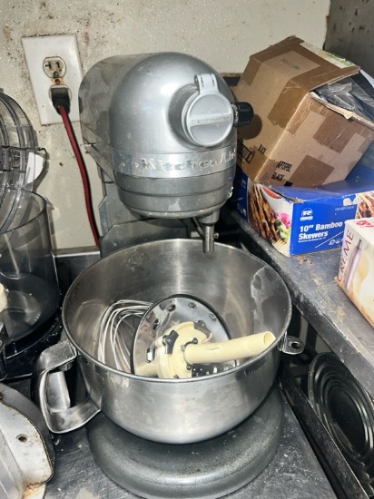 Kitchen Aid 8 qt Mixer with accessories