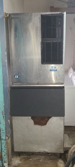 HoshiZaki Ice Machine and bin