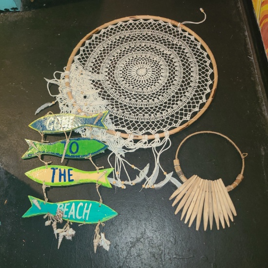 Wooden sign and DÃ©cor - 3 pieces total
