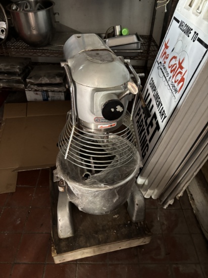 Table Top Uniworld 20 quart Mixer
