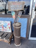 Decorative pylon with an anchor