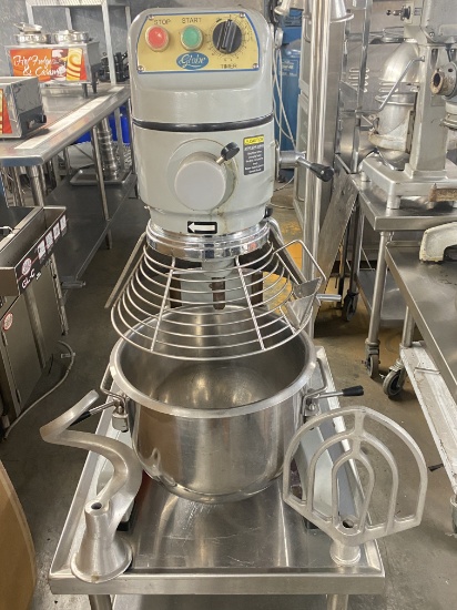 Globe. 25 quart countertop dough, mixer with stainless steel bowl hook, paddle, and safety guard