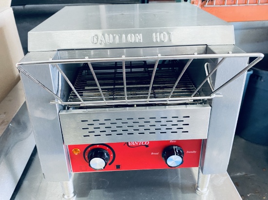 Avantco T140 commercial 10 in wide conveyor Toaster can toast up to 300 bread or bagel slices per ho