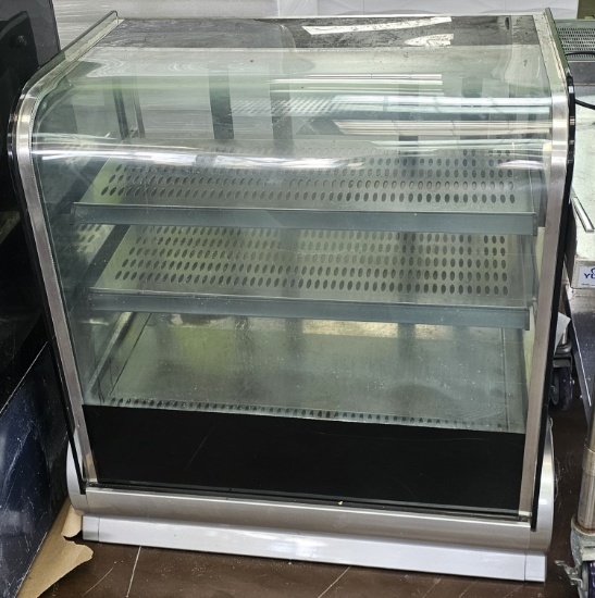 Vollrath 34" Curved Glass Refrigerated Showcase