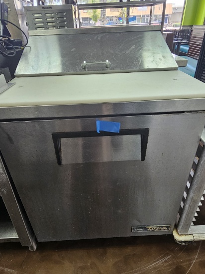 True TSSU-27-08-HC 28" Refrigerated Prep Table