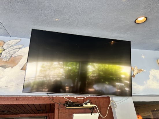 LG 80 in Flatscreen TV with Swivel Bracket