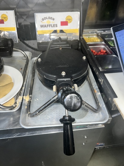 Golden Waffles Waffle maker