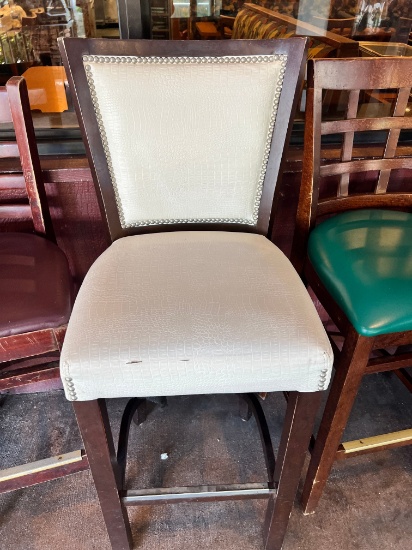 Cushioned Push Pin Leather Woof Armless Barstools