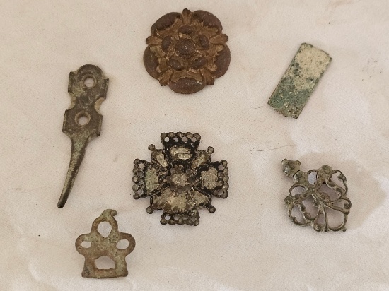 1,450-1,500 - Tudor Rose Templar Pilgrim Badge & Clothing Hooks