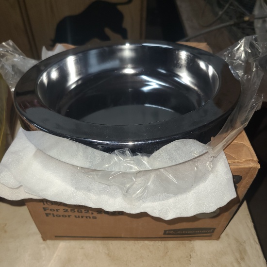 Rubbermaid  Metal Smoking Urn Top -2588 - New