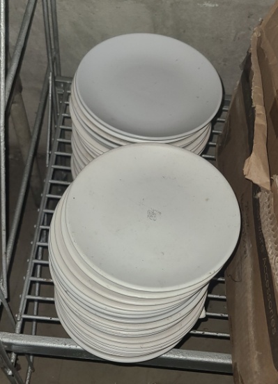 Round dinner plates, various