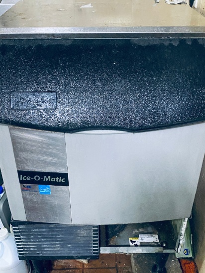 Ice-O-Matic 150 pound commercial Icemaker this unit makes cube ice works well