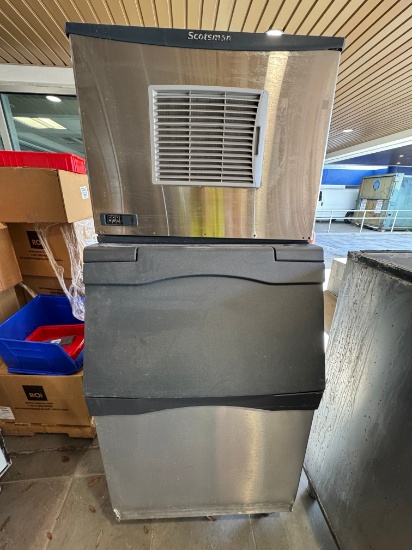 Scotsman 500 pound icemaker with 300 pound bin