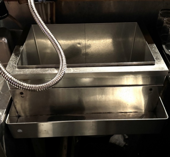 insulated ice well 22 inches wide by 15" x 12" deep with speed rail,