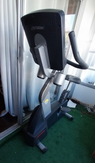 LifeFitness Stationary bike, Plug in or battery operated