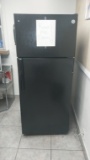 GE Refrigerator and freezer - missing handle - GTS18GTHFRBB