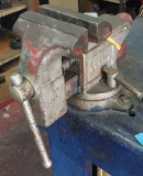 Metal bench vise