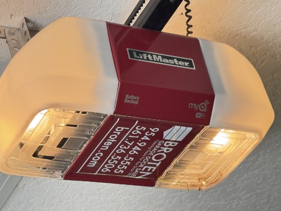 Liftmaster security +2.0 automatic garage door opener with P3 motor