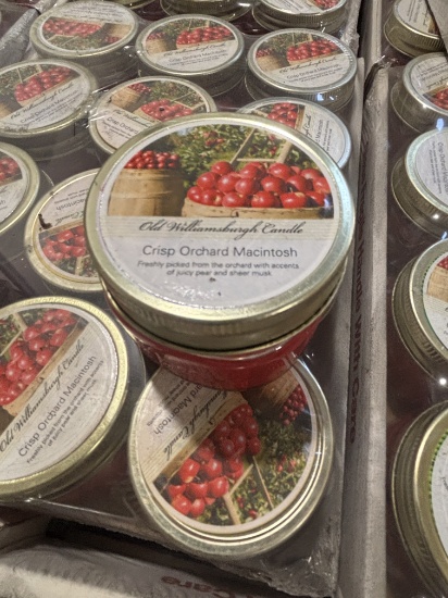 OLD WILLIAMSBURG Crisp Orchard Macintosh Scented Candle