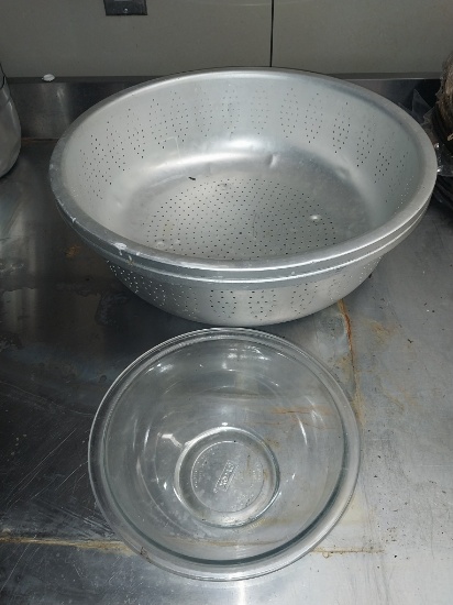 17 in Commerical grade Stainer ,pyrex mixing bowl and plastic salad bowl