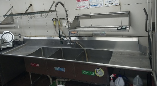 121 in Stainless steel 3 compartment sink with spray faucet