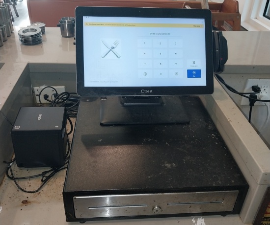 Toast POS System -2 Monitors, 2 ordering monitors,printers and cash drawers