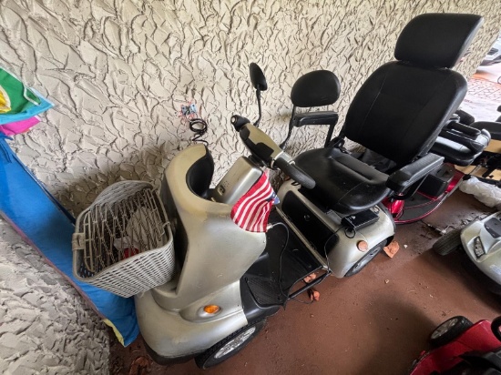 4-Wheel Mobility Scooter - Charger Included - Runs Great