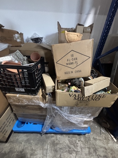 Pallet Lot of Decorations & Figurines - Ceramic Decor