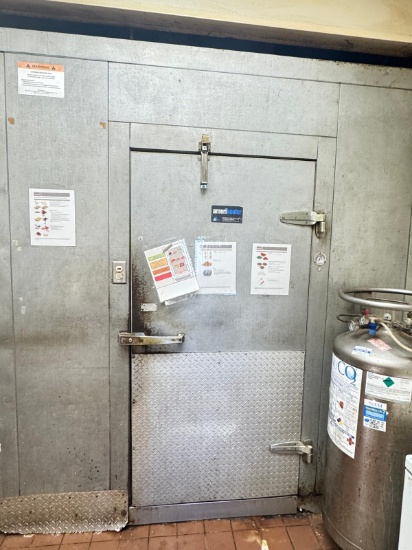 6' x 8' Amerikooler walk-in cooler with condensing unit runs great comes complete with racks and dia