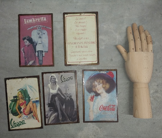 Décor lot - Signs and Foldable hand