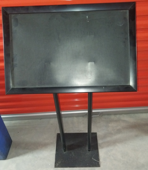 Metal floor-standing pedestal sign holder