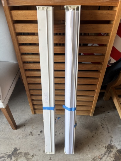 HUNTER DOUGLAS 42" White Fabric Curtains / Window Shades
