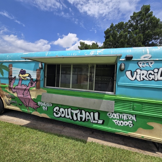 2000 Thomas Built Buses Inc Frightliner converted to Food Truck.