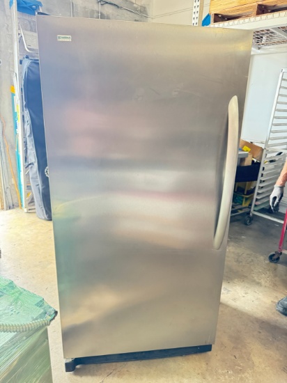 Kenmore elite upright refrigerator with icemaker Works well needs good cleaning