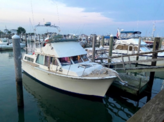 1982 Tollycraft 34 Foot tri-Cabin Motor Yacht twin Volvo Penta TAMD40A Turbo 1220 hours call for mor