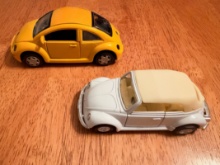 (2) Volkswagon Beetle Diecast Car / Vintage Volkswagon Beetle & Modern Beetle