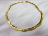 18 KT TRI COLORED GOLD NECKLACE, SCALLOPED DESIGN, 17